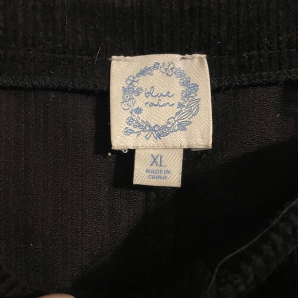 Francesca’s Black corduroy overalls - Picture 2 of 3